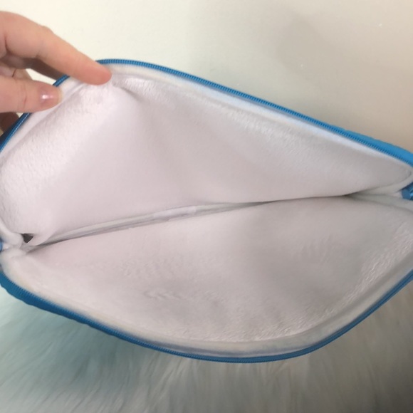 💕2/$20💕Marc by Marc Jacobs Turquoise Dreamy Logo Laptop Case - Picture 3 of 4